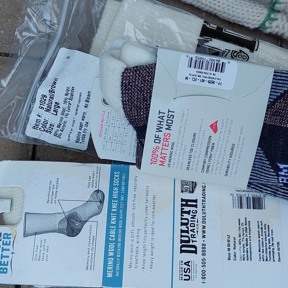 Bundle Smartwool Mittens Duluth Trading Co Farm to Feet Alaska Socks Merino Wool - Picture 15 of 16